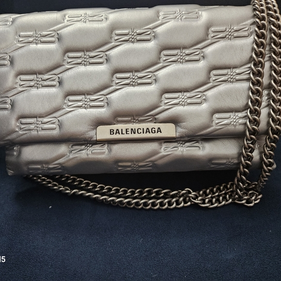 Handbag - Picture 1 of 8